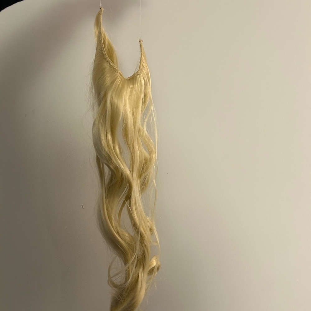 Brand new platinum blond synthetic loose curl khalo wig hair extension